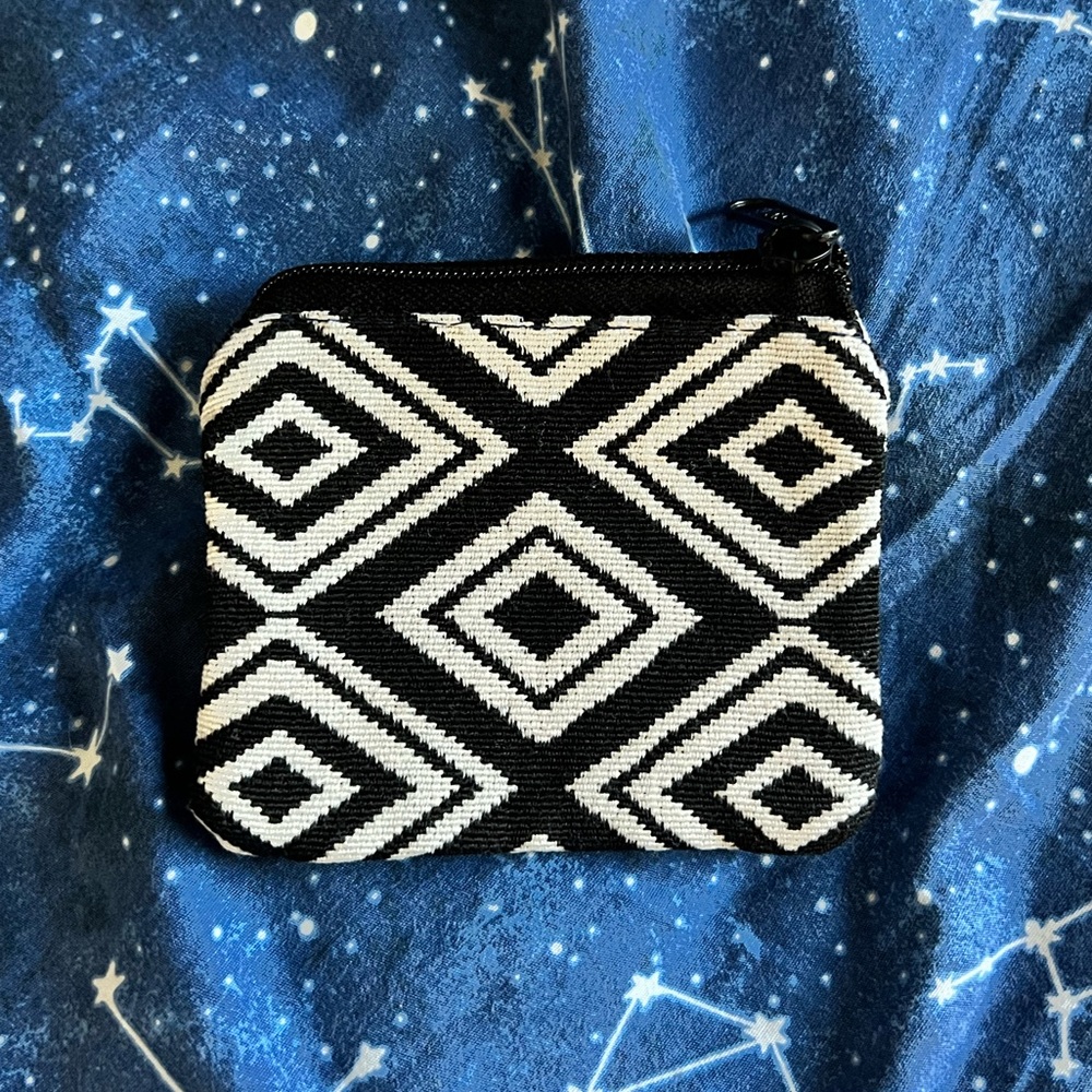๐ NWOT Black & White Coin Bag w Zipper - Picture 1 of 2